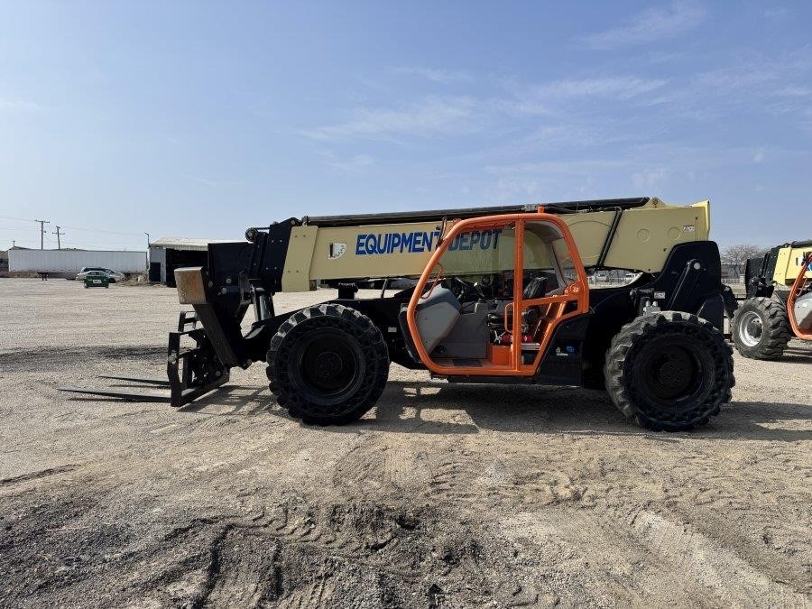 2017 JLG 1055 Telehandler - Image 2