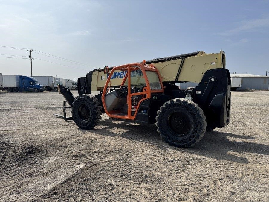 2017 JLG 1055 Telehandler - Image 3