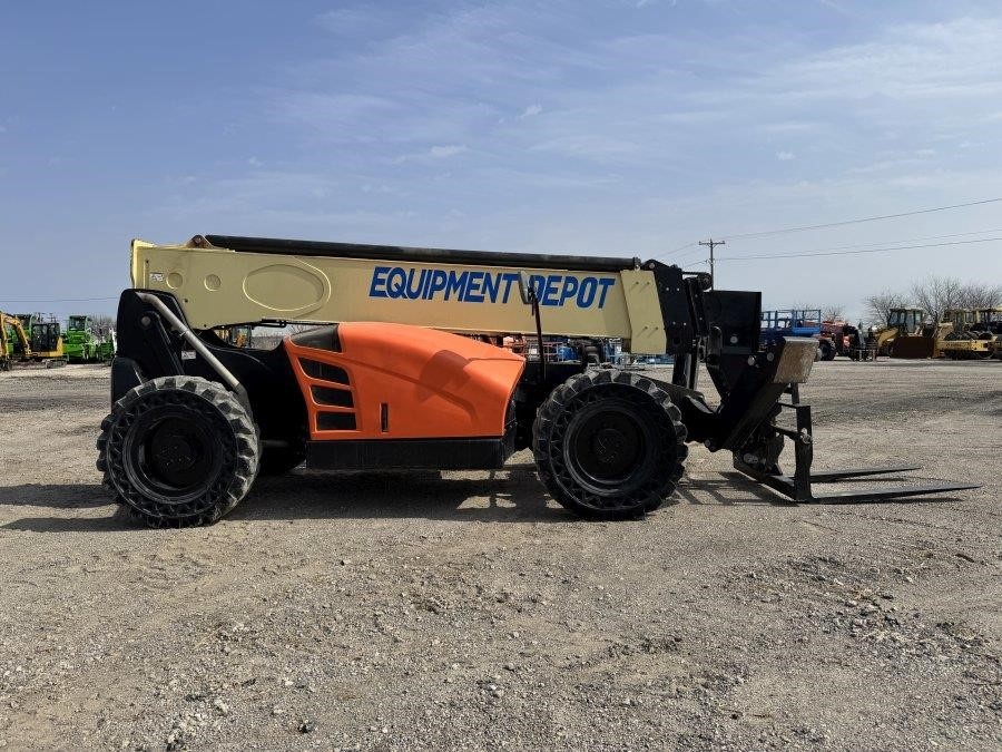 2017 JLG 1055 Telehandler - Image 6
