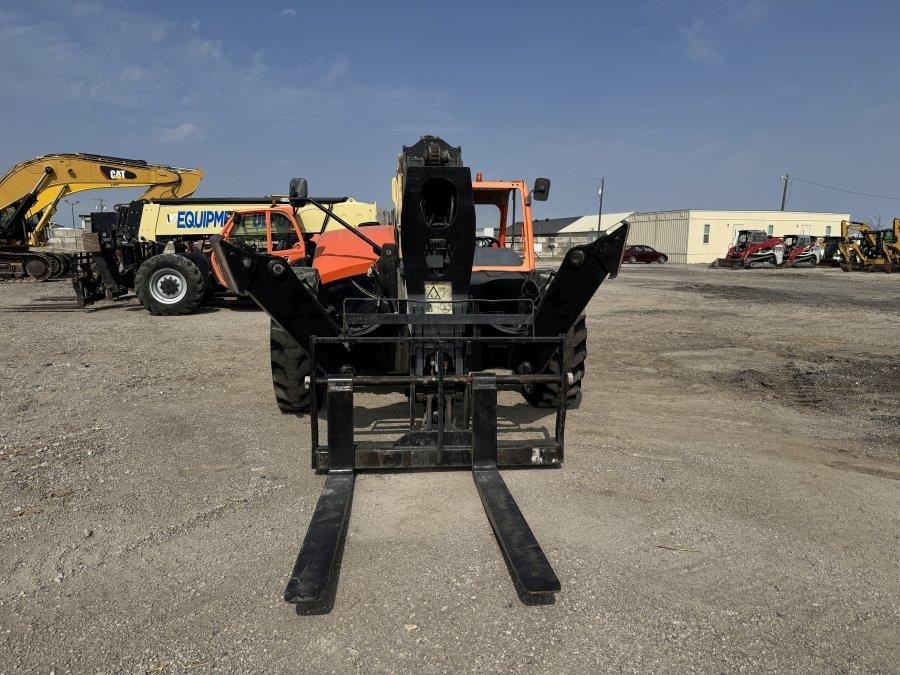 2017 JLG 1055 Telehandler - Image 8