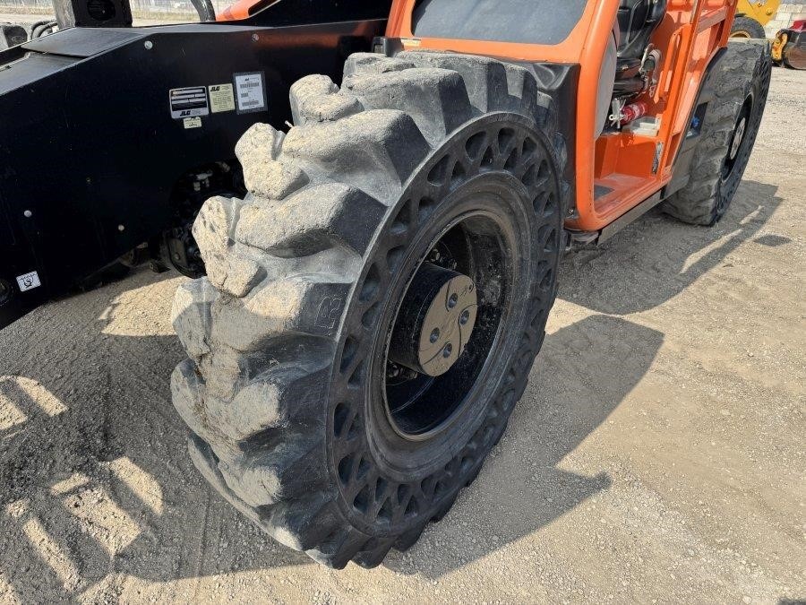2017 JLG 1055 Telehandler - Image 10
