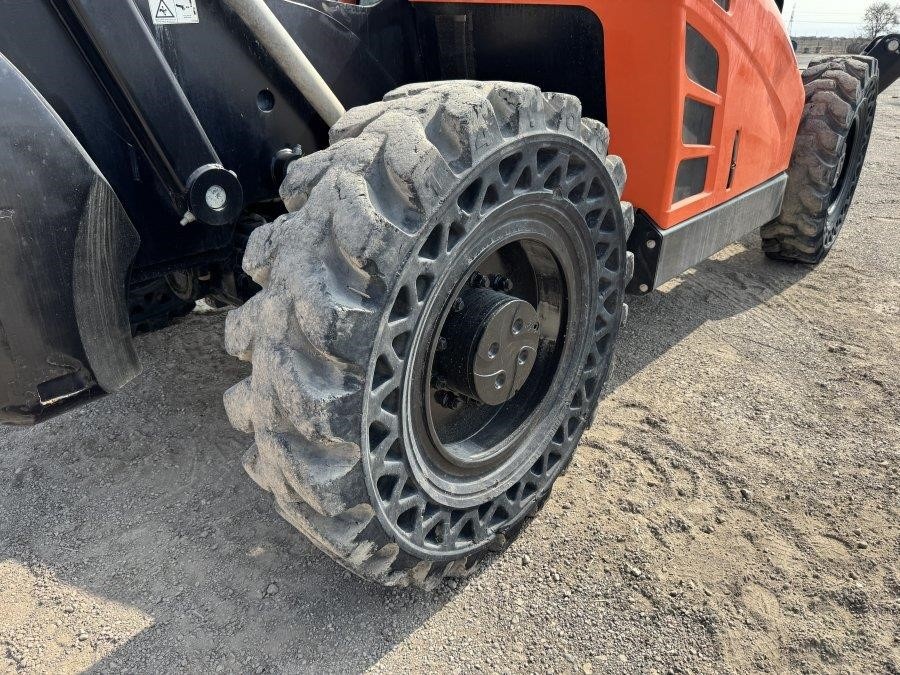 2017 JLG 1055 Telehandler - Image 12