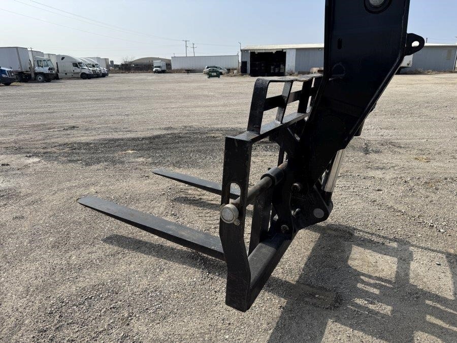 2017 JLG 1055 Telehandler - Image 14