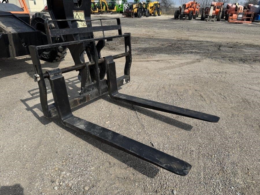 2017 JLG 1055 Telehandler - Image 16