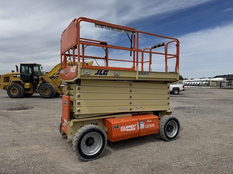 2017 JLG 4069LE Rough Terrain Scissor Lift