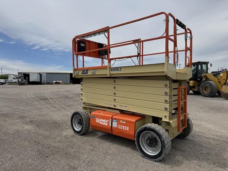 2017 JLG 4069LE Rough Terrain Scissor Lift - Image 3