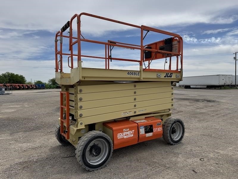 2017 JLG 4069LE Rough Terrain Scissor Lift - Image 5