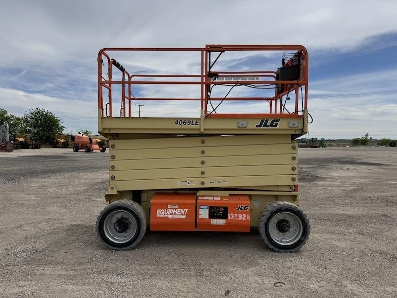 2017 JLG 4069LE Rough Terrain Scissor Lift - Image 6