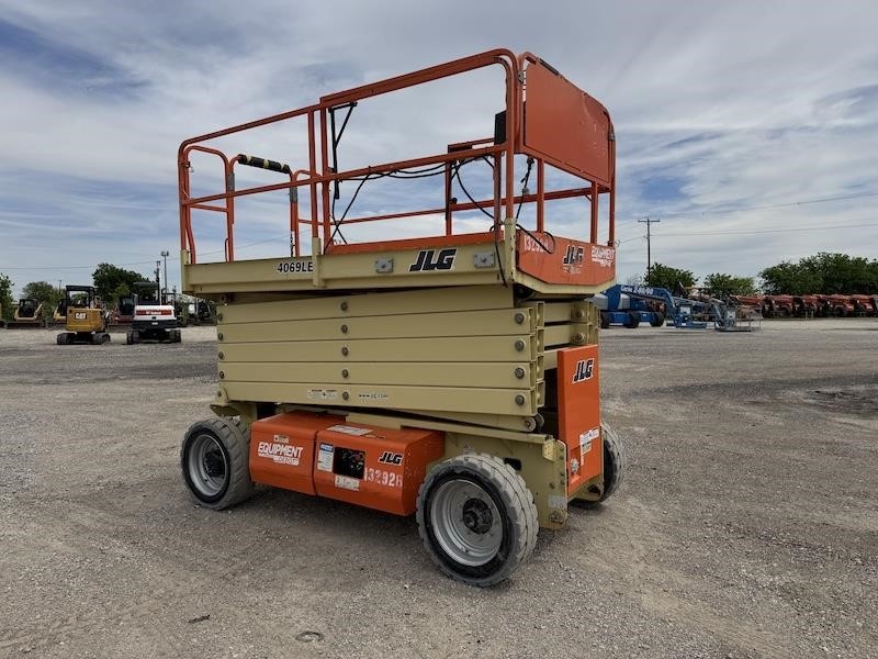 2017 JLG 4069LE Rough Terrain Scissor Lift - Image 7