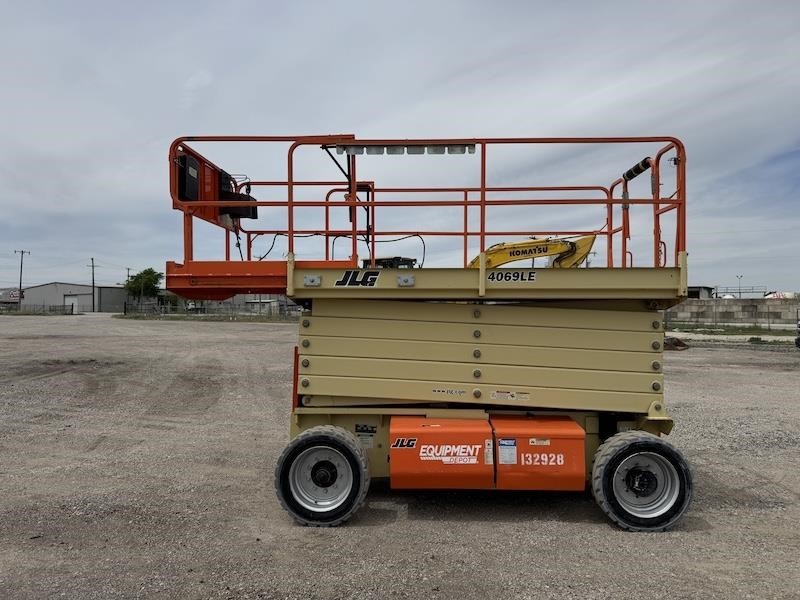 2017 JLG 4069LE Rough Terrain Scissor Lift - Image 26