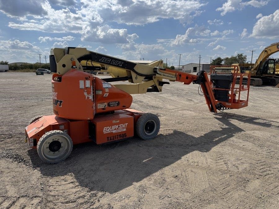 2017 JLG E400AJPN Articulating Boom Lift - Image 5