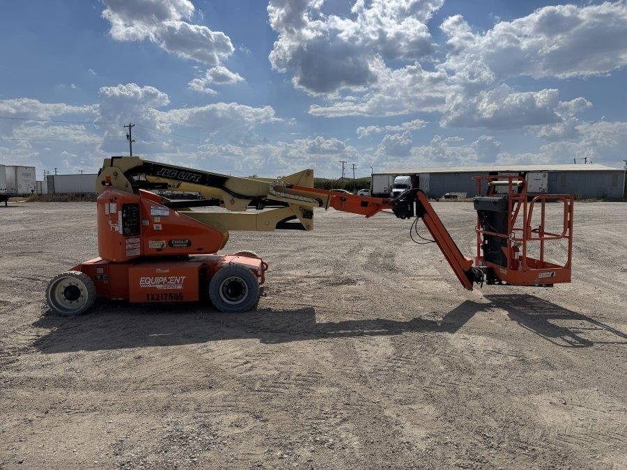 2017 JLG E400AJPN Articulating Boom Lift - Image 6