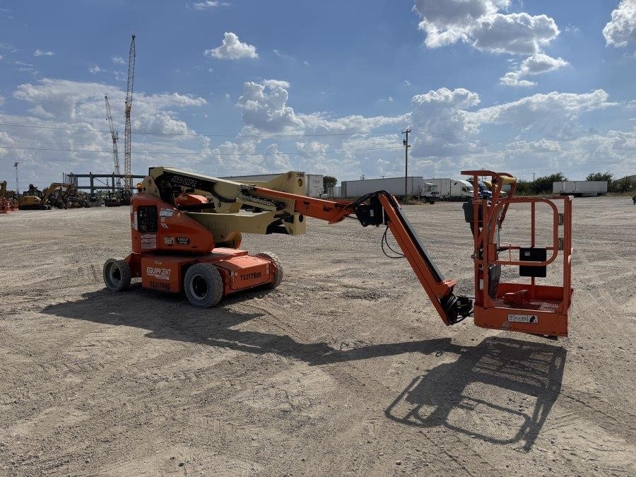 2017 JLG E400AJPN Articulating Boom Lift - Image 7