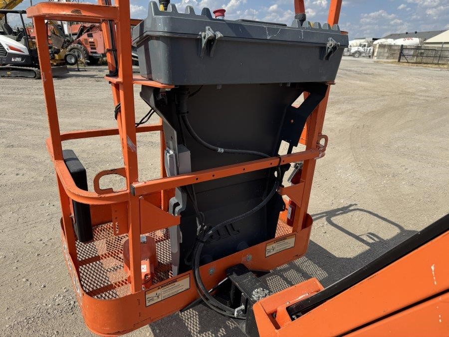 2017 JLG E400AJPN Articulating Boom Lift - Image 10