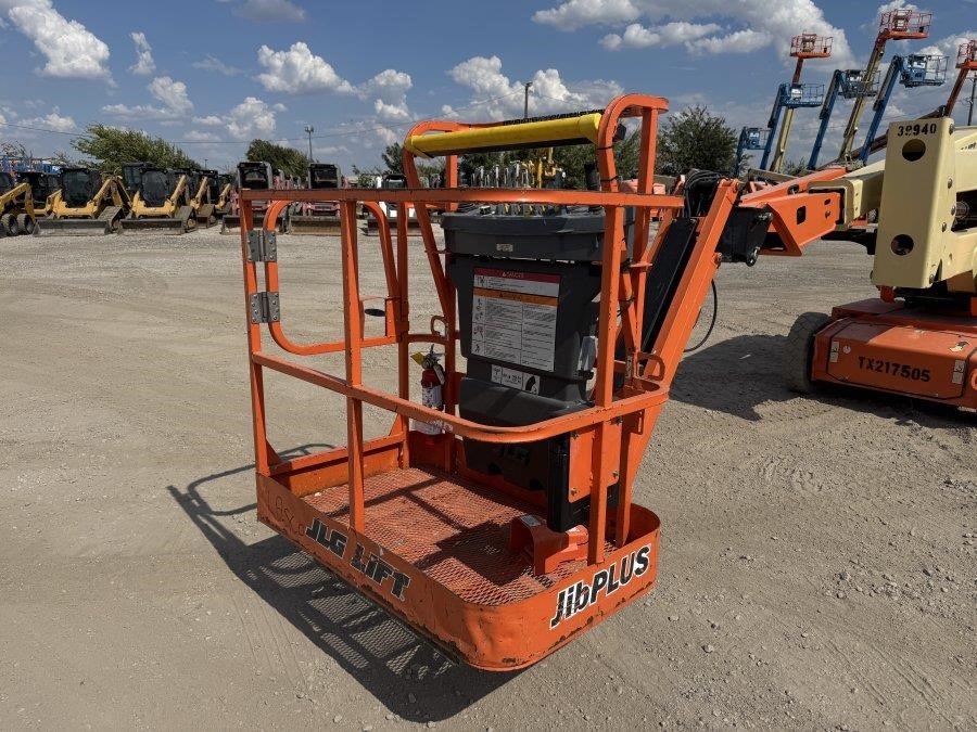 2017 JLG E400AJPN Articulating Boom Lift - Image 11