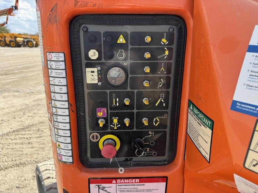 2017 JLG E400AJPN Articulating Boom Lift - Image 22