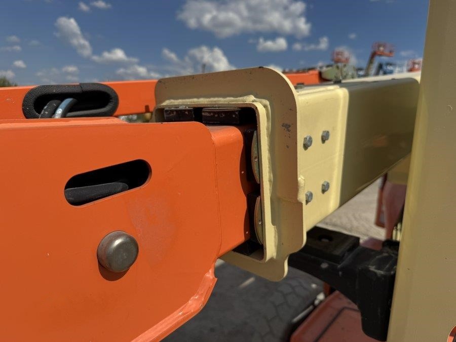 2017 JLG E400AJPN Articulating Boom Lift - Image 31