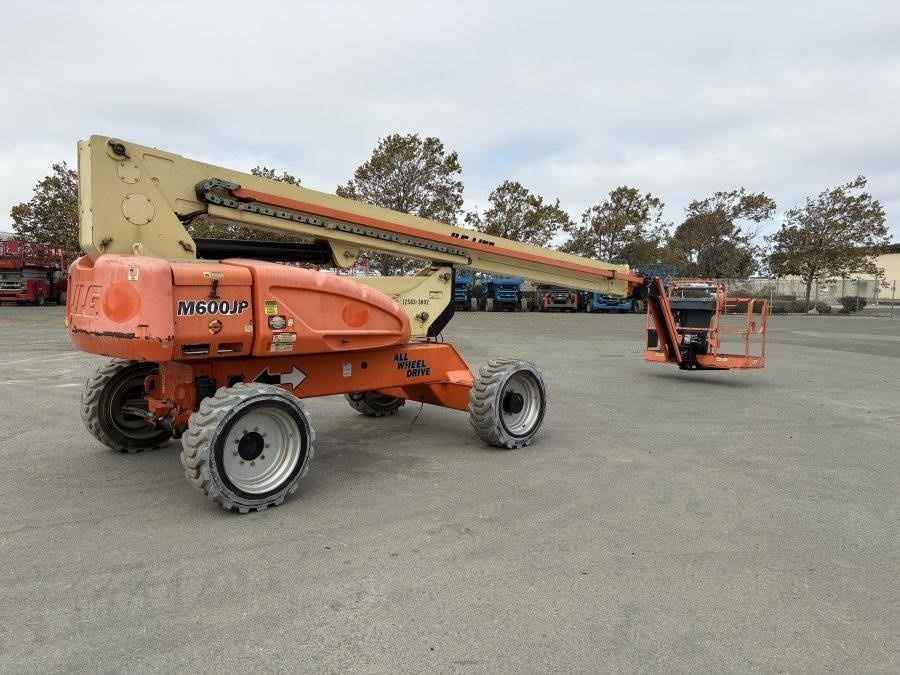 2018 JLG M600JP Articulating Boom Lift - Image 5