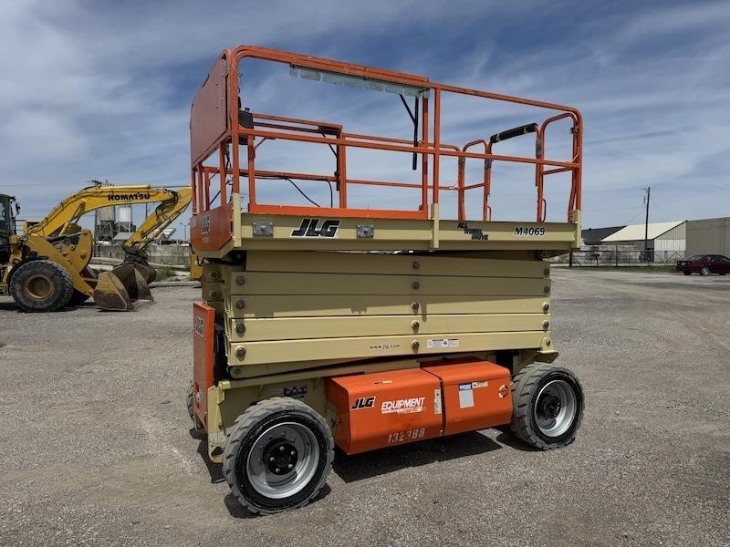 2017 JLG M4069 Hybrid Rough Terrain Scissor Lift