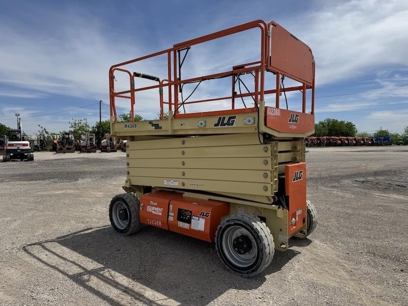 2017 JLG M4069 Hybrid Rough Terrain Scissor Lift - Image 7
