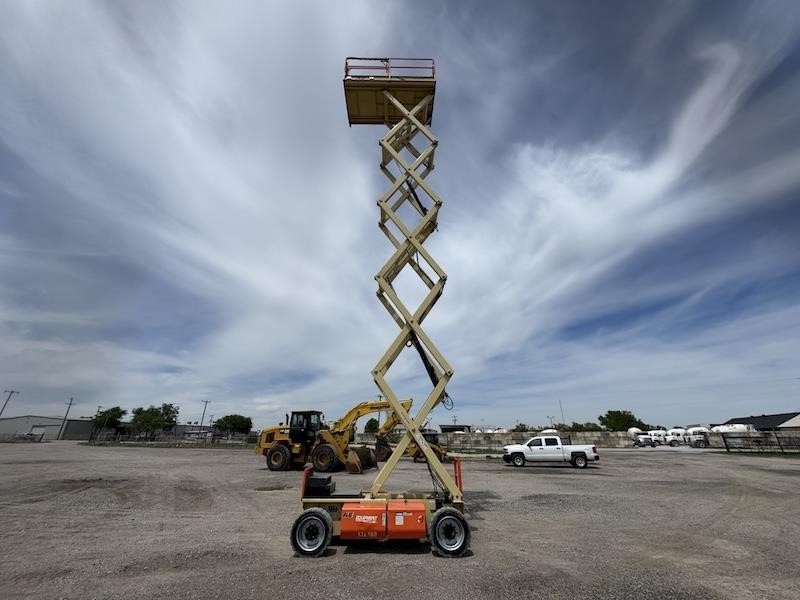 2017 JLG M4069 Hybrid Rough Terrain Scissor Lift - Image 30