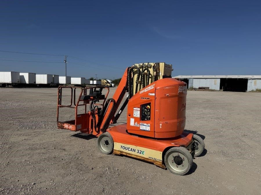 2017 JLG TOUCAN 32E Personnel Lift - Image 3
