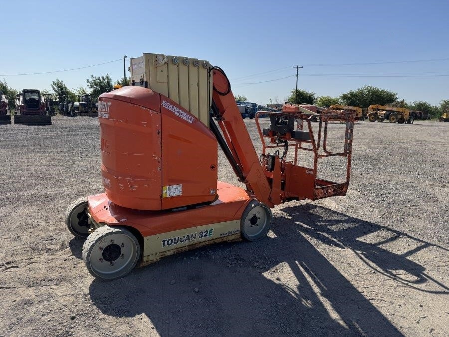 2017 JLG TOUCAN 32E Personnel Lift - Image 5