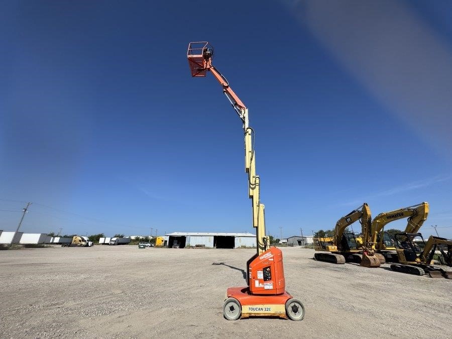 2017 JLG TOUCAN 32E Personnel Lift - Image 32