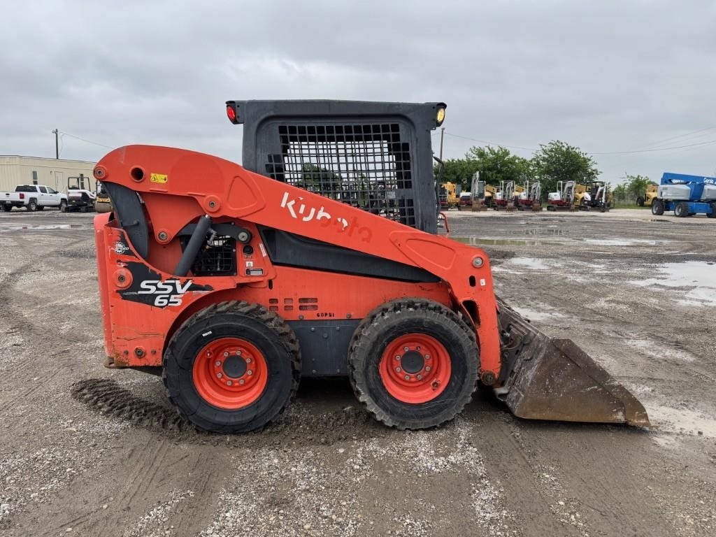 2021 Kubota SSV65 Skid Steer Loader - Image 6