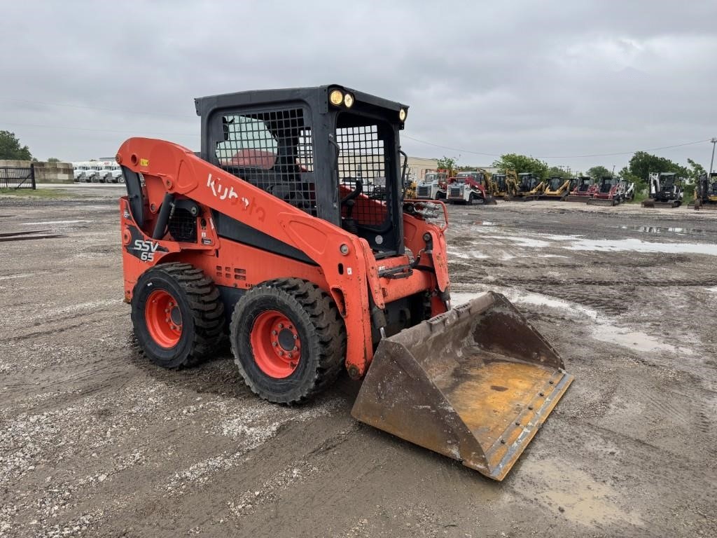 2021 Kubota SSV65 Skid Steer Loader - Image 7