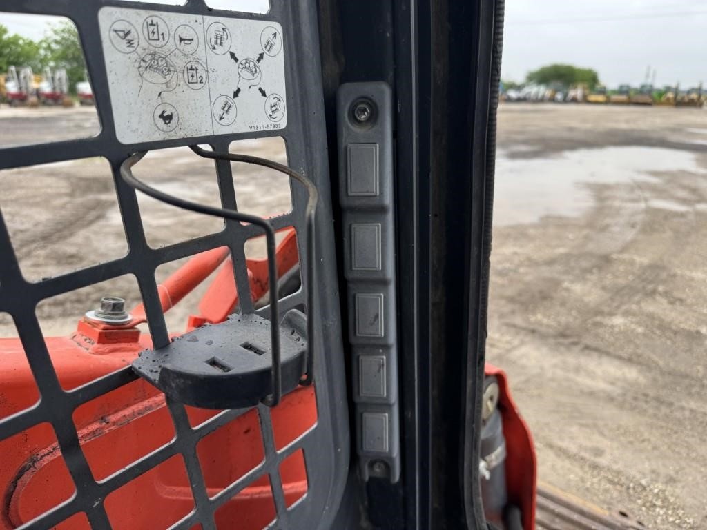 2021 Kubota SSV65 Skid Steer Loader - Image 26