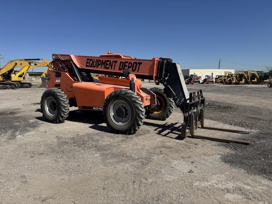 2018 SkyTrak 6042 Telehandler - Image 7