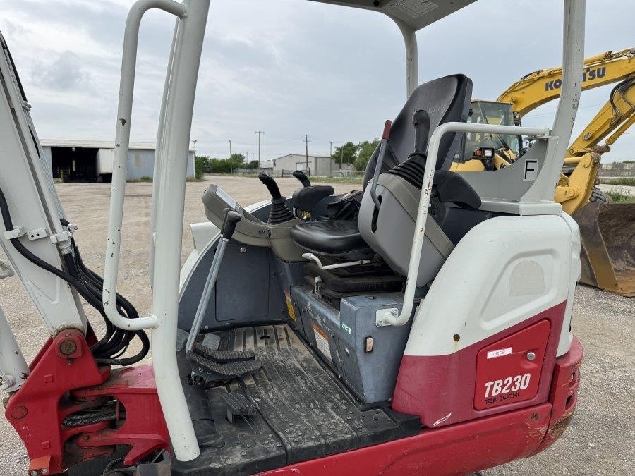 2020 Takeuchi TB230 Mini Excavator - Image 27