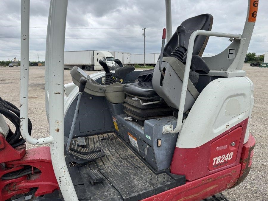 2020 Takeuchi TB240 Mini Excavator - Image 27