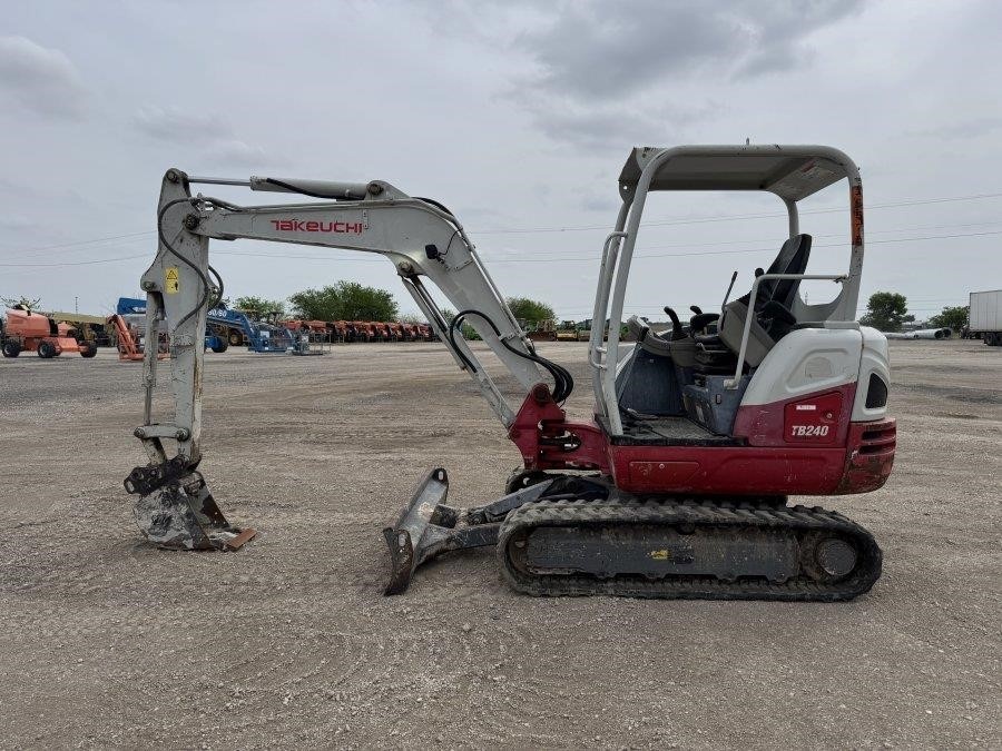2020 Takeuchi TB240 Mini Excavator - Image 2