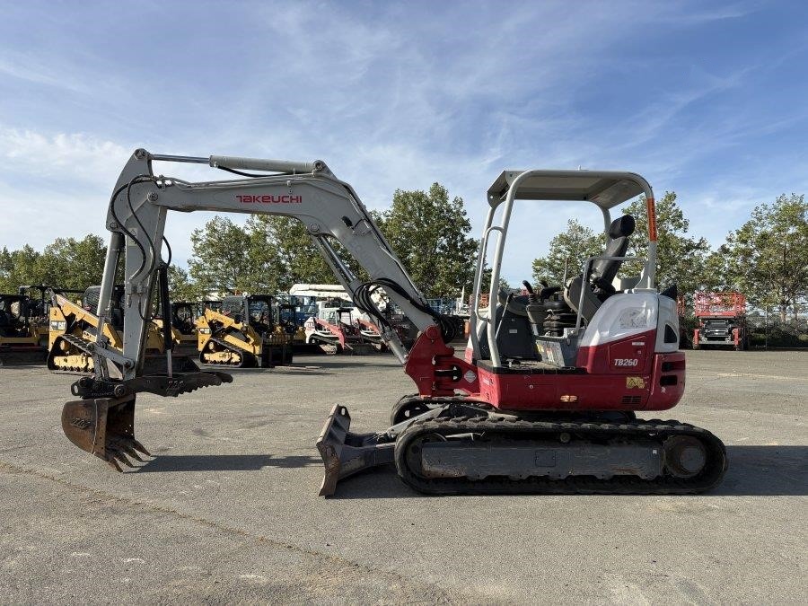 2020 Takeuchi TB260 Hydraulic Excavator - Image 2