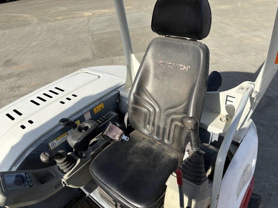 2020 Takeuchi TB260 Hydraulic Excavator - Image 25