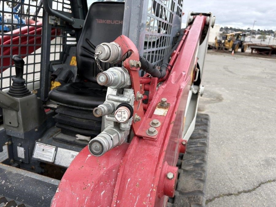 2019 Takeuchi TL8 Compact Track Loader - Image 22