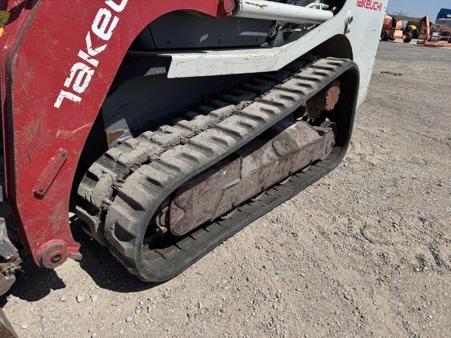 2021 Takeuchi TL8R2 Compact Track Loader - Image 11