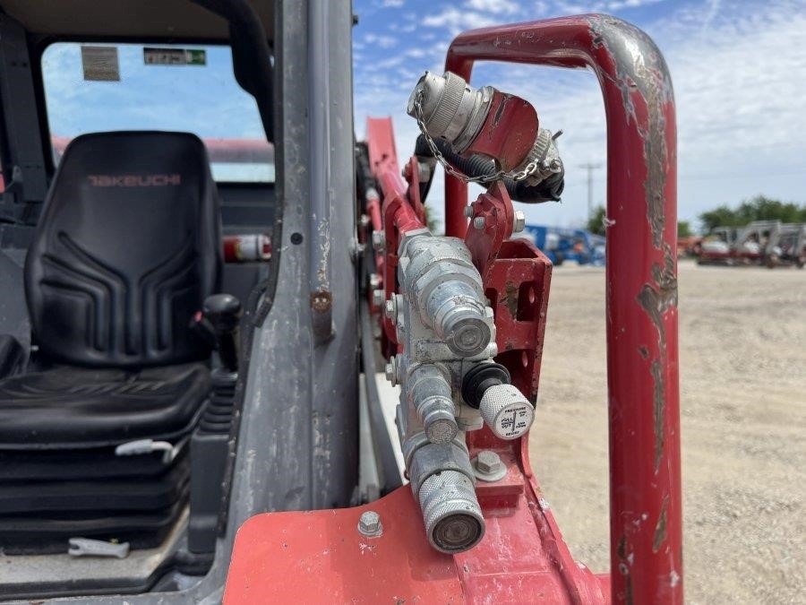 2020 Takeuchi TL10V2 Compact Track Loader - Image 32