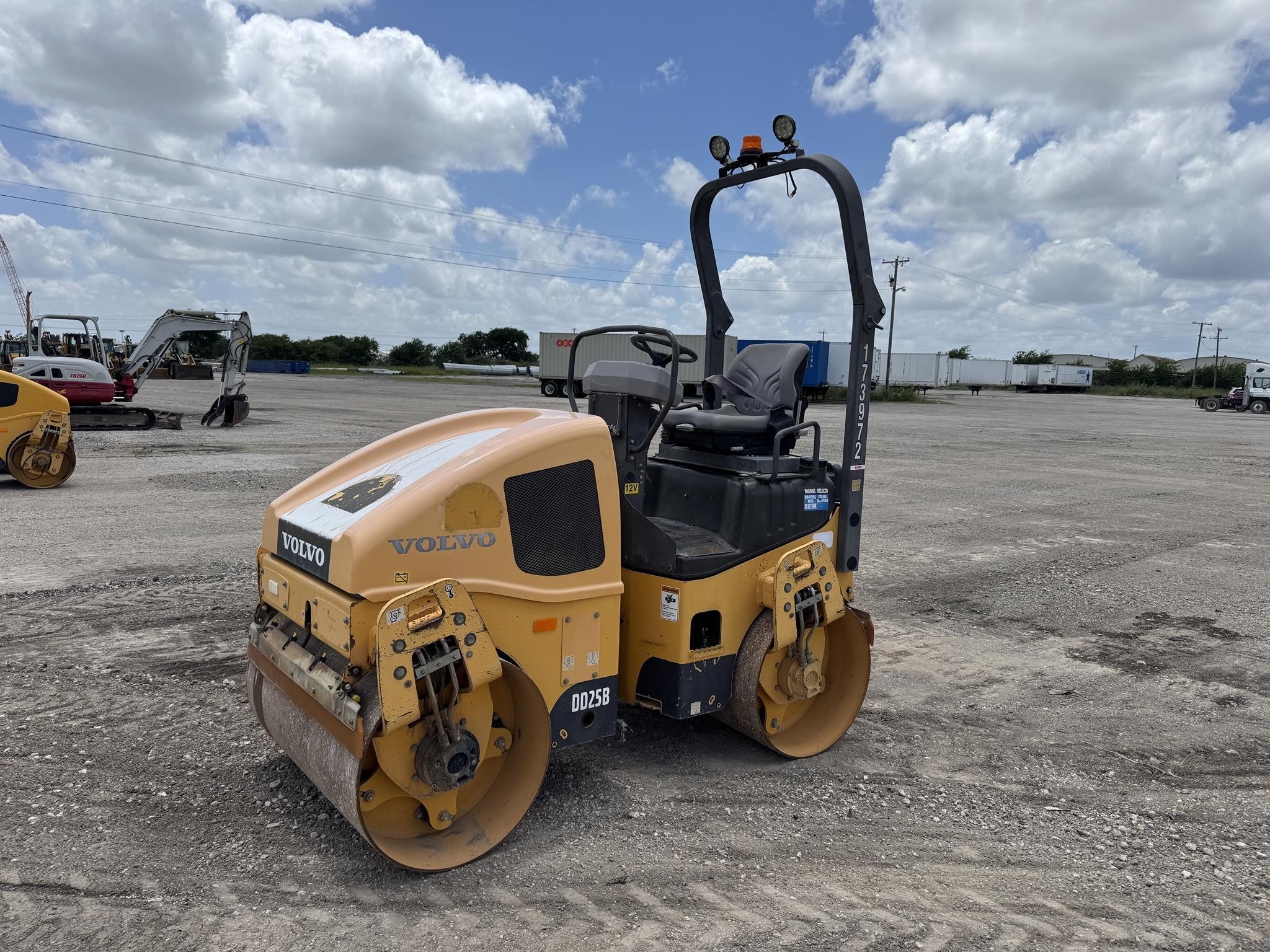 2018 Volvo DD25B Smooth Drum Compactor