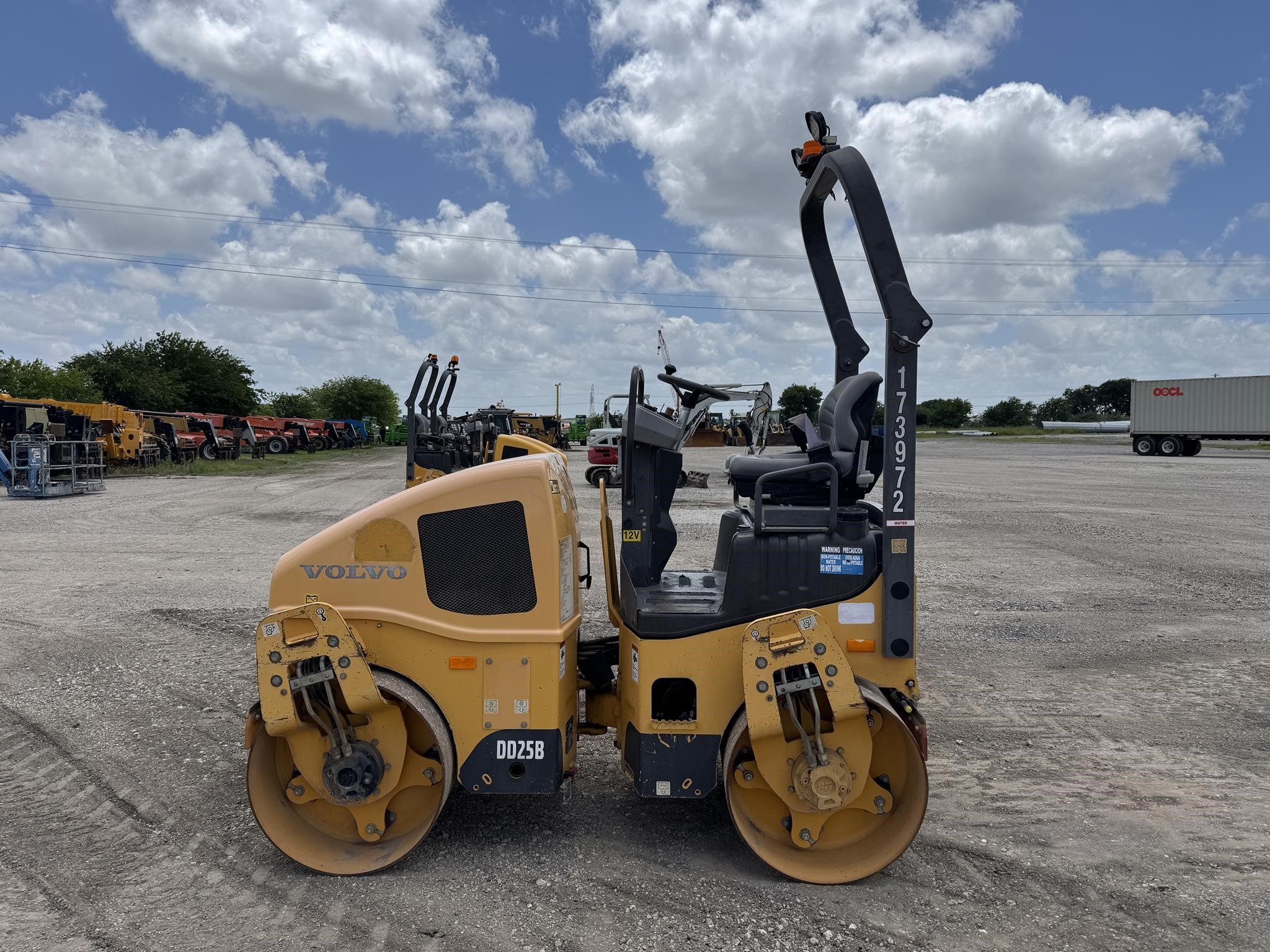 2018 Volvo DD25B Smooth Drum Compactor - Image 2