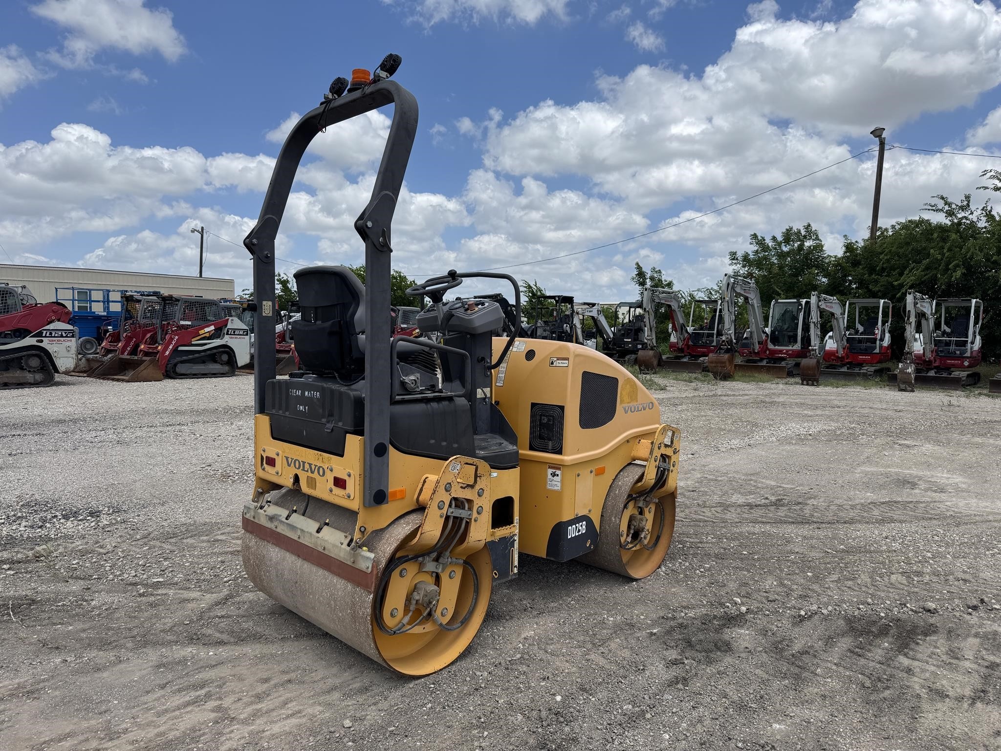 2018 Volvo DD25B Smooth Drum Compactor - Image 5