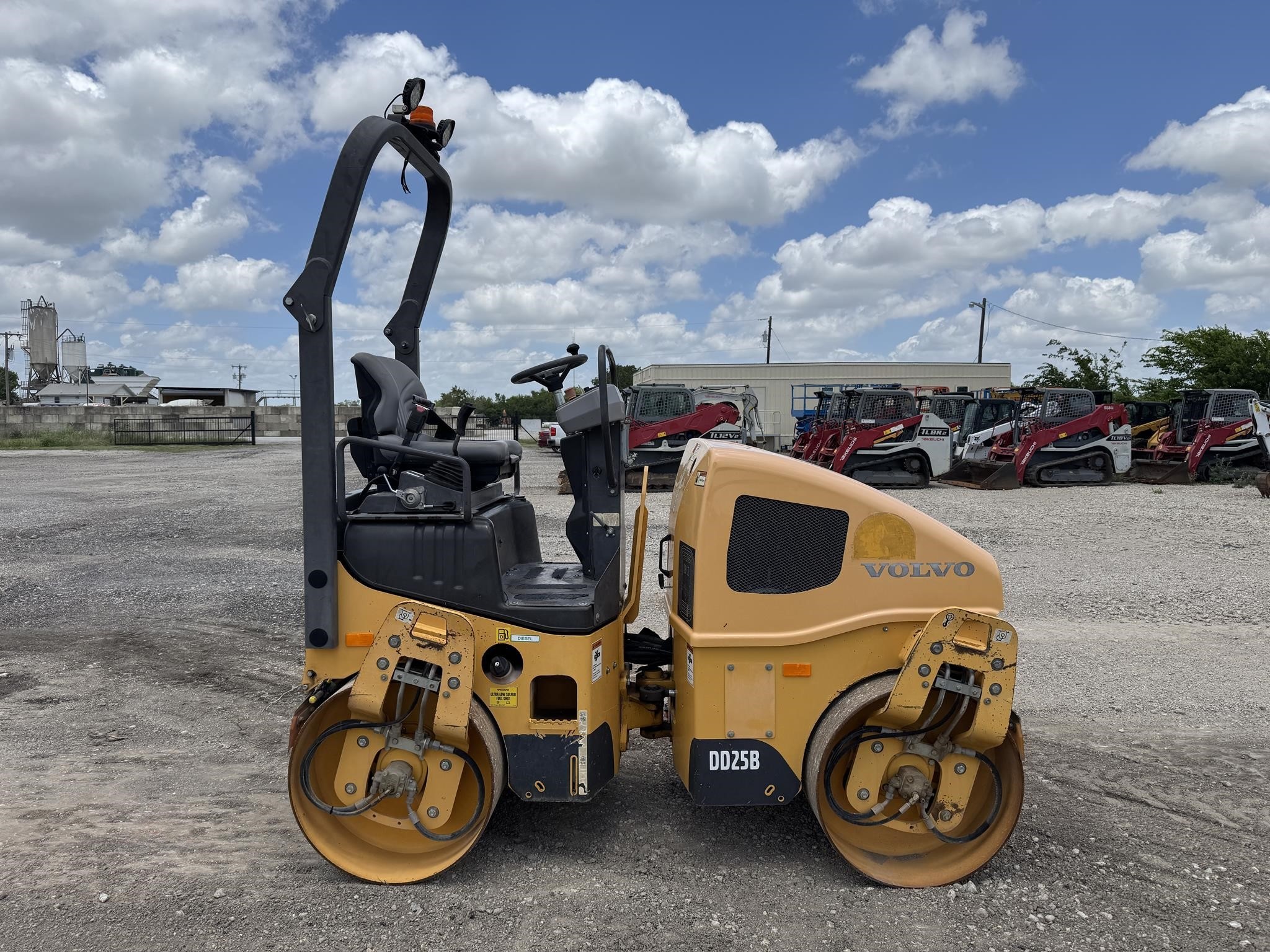 2018 Volvo DD25B Smooth Drum Compactor - Image 6