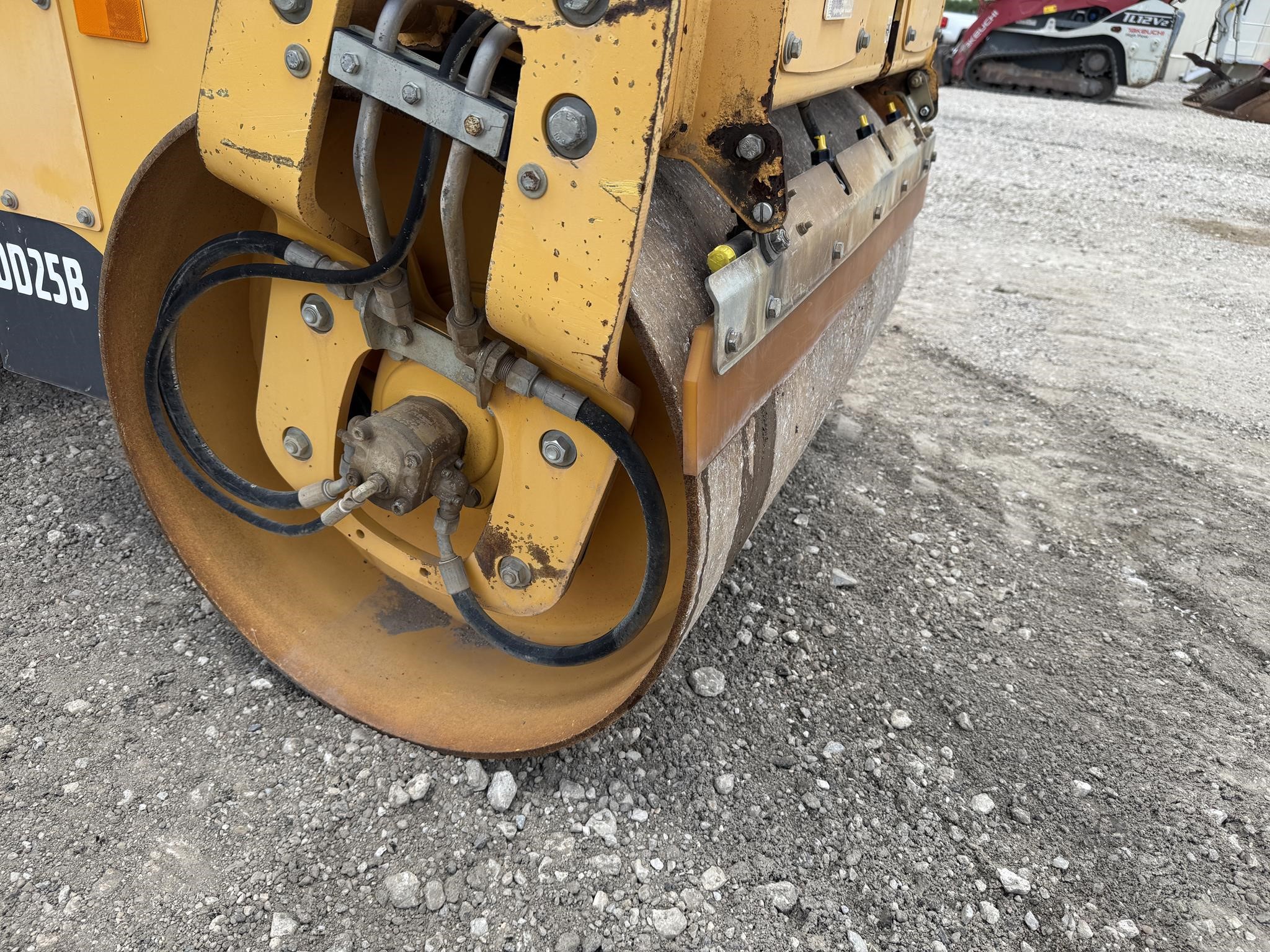 2018 Volvo DD25B Smooth Drum Compactor - Image 11