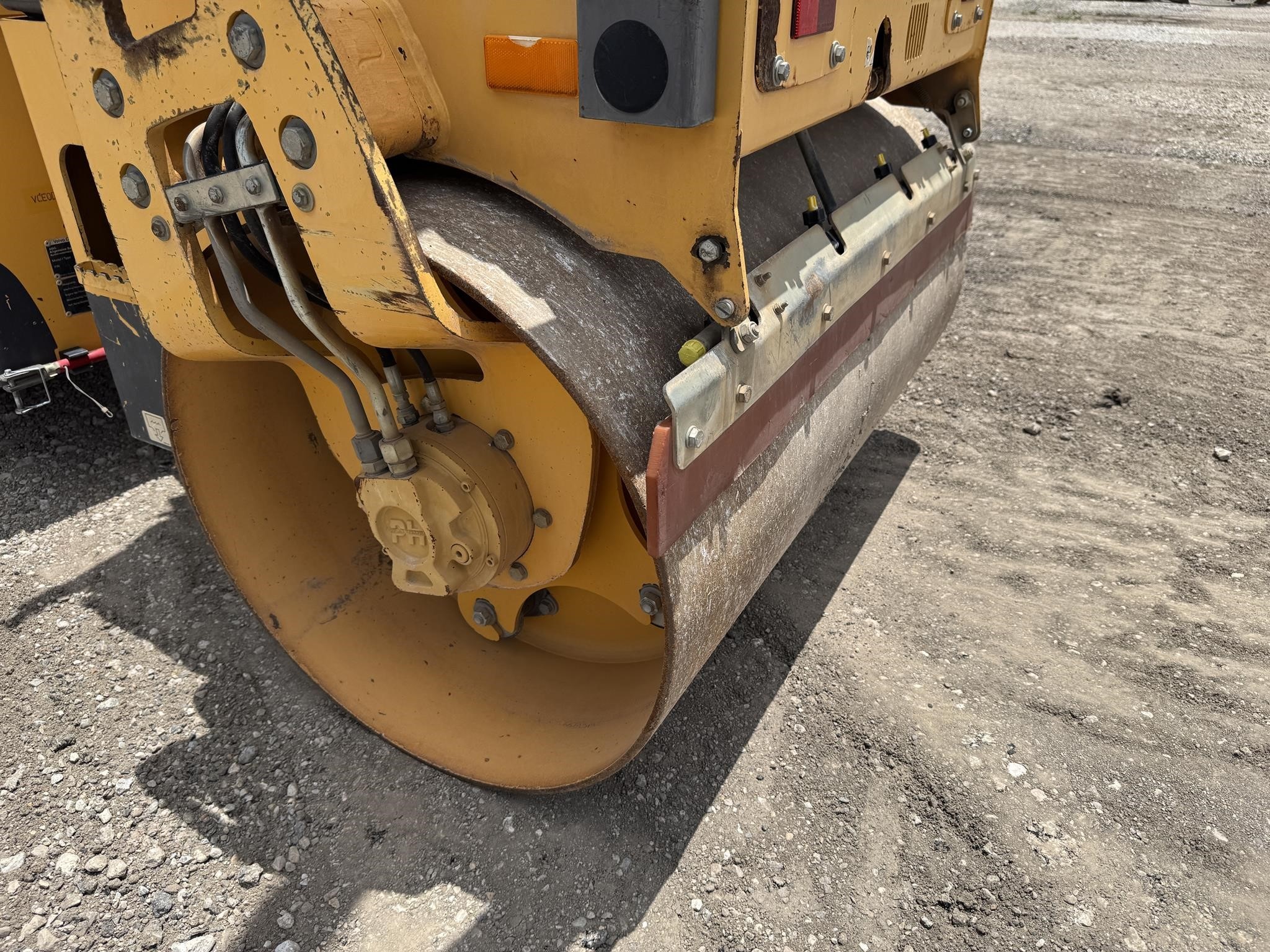 2018 Volvo DD25B Smooth Drum Compactor - Image 15