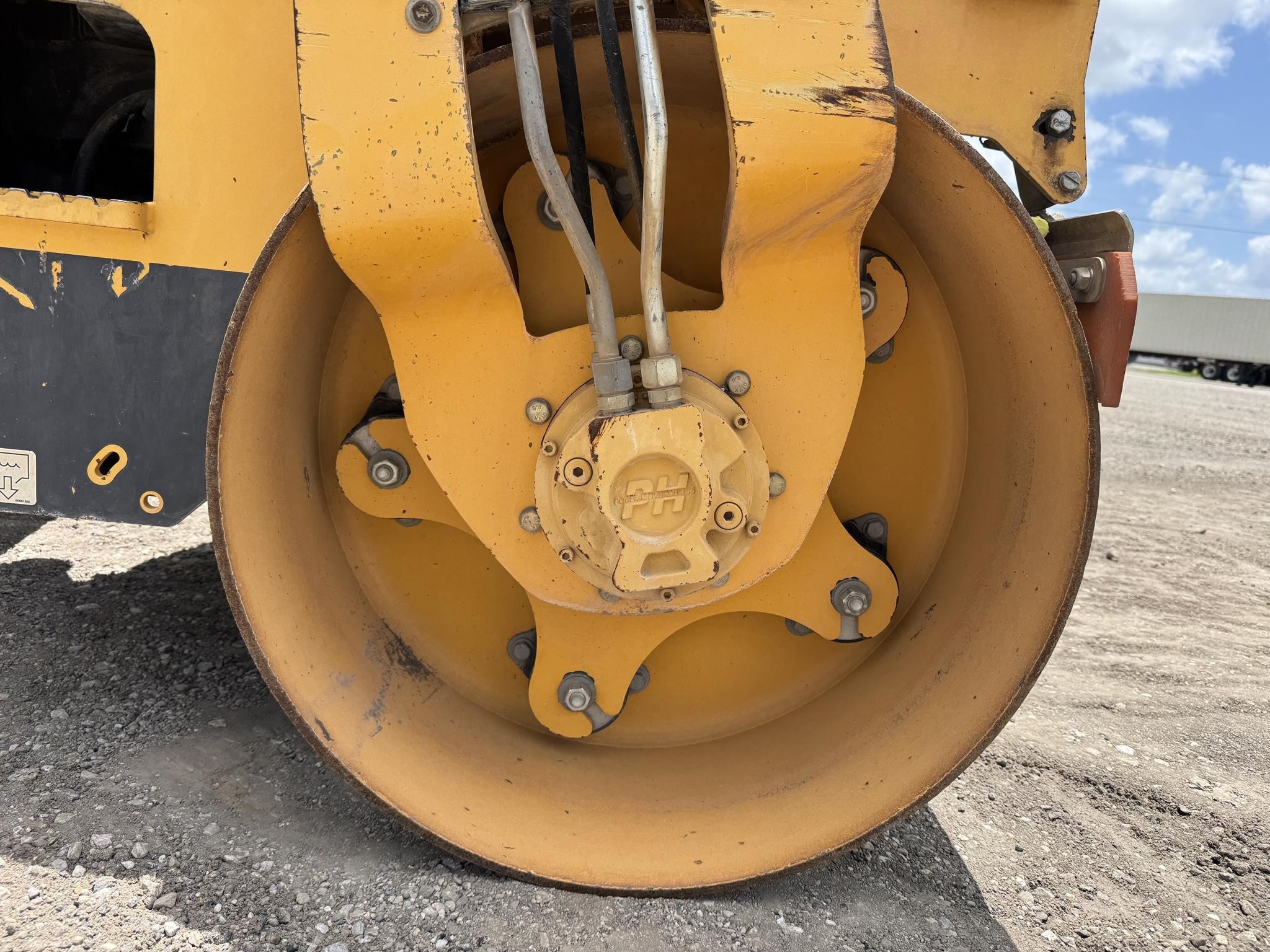 2018 Volvo DD25B Smooth Drum Compactor - Image 16