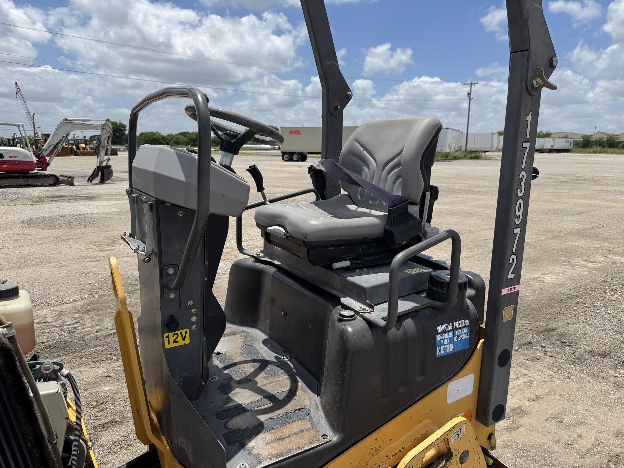 2018 Volvo DD25B Smooth Drum Compactor - Image 28