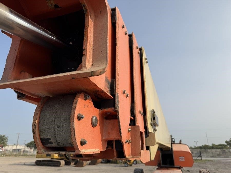 2009 JLG 1350SJP Boom Lift - Image 25
