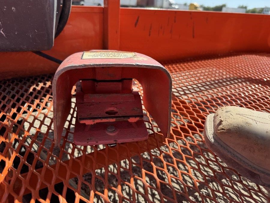 2010 JLG 1350SJP Boom Lift - Image 18